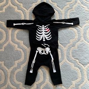 Old Navy, two piece skeleton sweat suit.  Size 12 - 18 months.